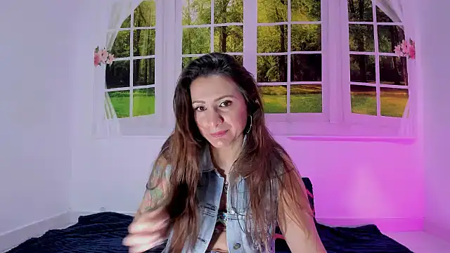 vanessabrown  online show from 19, 7, 2026