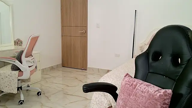 Sensualtease online show from 17, 6, 2026