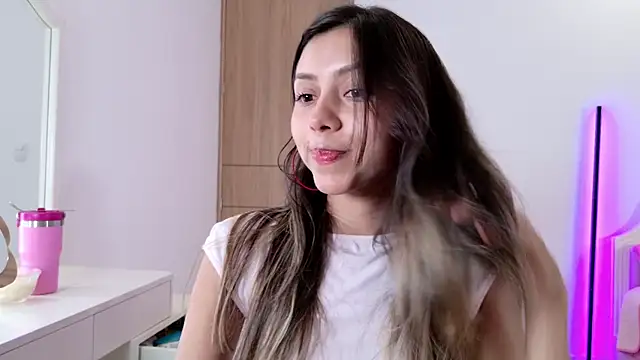 Sensualtease online show from 8, 11, 2025