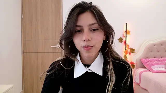 Sensualtease online show from 4, 10, 2025