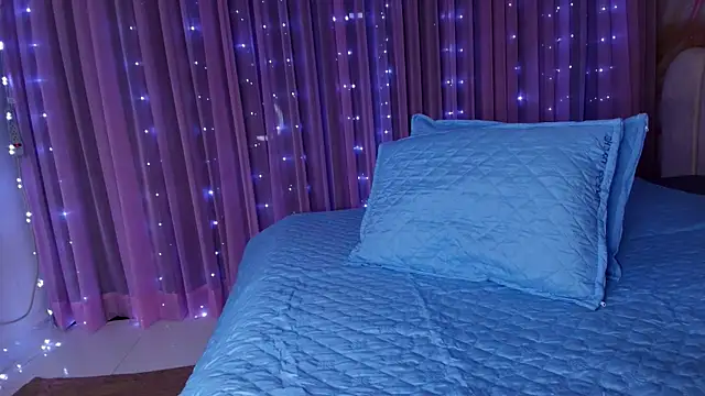 sofi decker online show from 10, 4, 2026