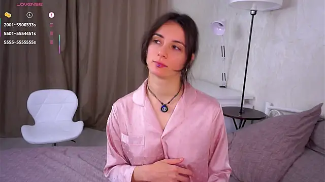 Snapshot of Holla_Molly chatting on 2, 12, 2025 Holla Molly online show from 2, 12, 2025