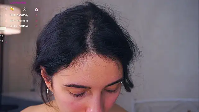 Holla Molly online show from 6, 3, 2025