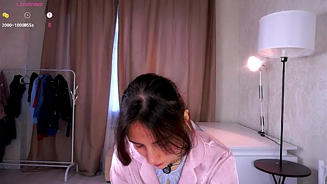 Holla Molly online show from 6, 10, 2025