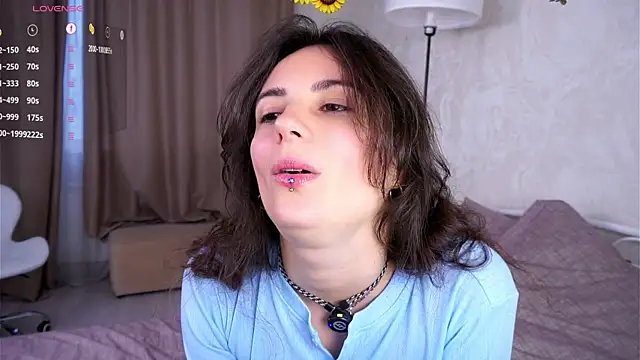 Holla Molly online show from 18, 10, 2025