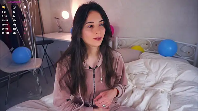 Holla Molly online show from 22, 3, 2025