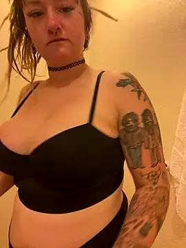 Snapshot of 1-800-FUCKYOU chatting on 18, 11, 2025 1-800-FUCKYOU online show from 18, 11, 2025