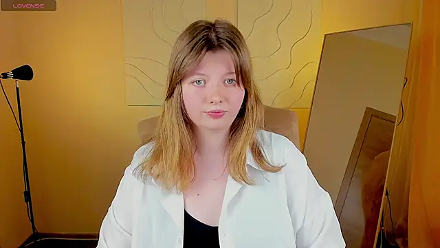 Vivian cutie online show from 13, 3, 2025