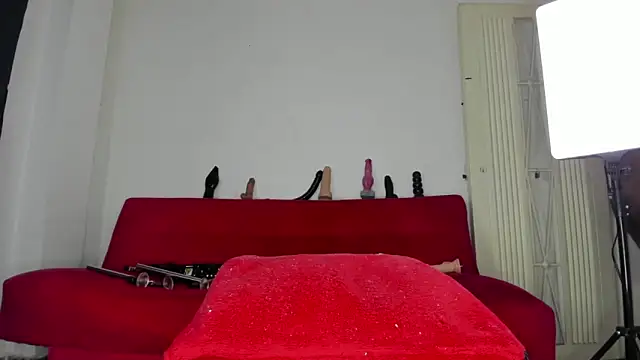 sweatyhairypig23 online show from 18, 4, 2026