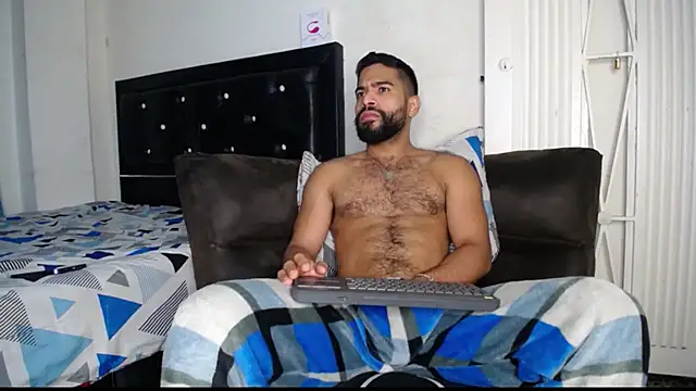 sweatyhairypig23 online show from 13, 3, 2025