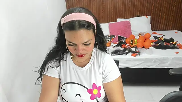 Cloe 35 online show from 6, 11, 2025