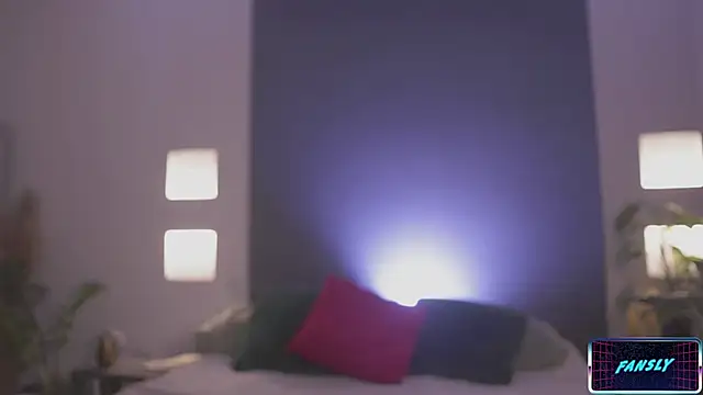 LucyAllenX online show from 18, 2, 2025