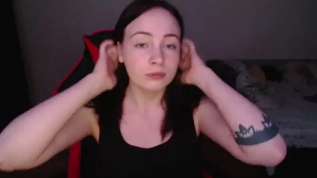 Snapshot of Laralianna chatting on 11, 11, 2025 Laralianna online show from 11, 11, 2025