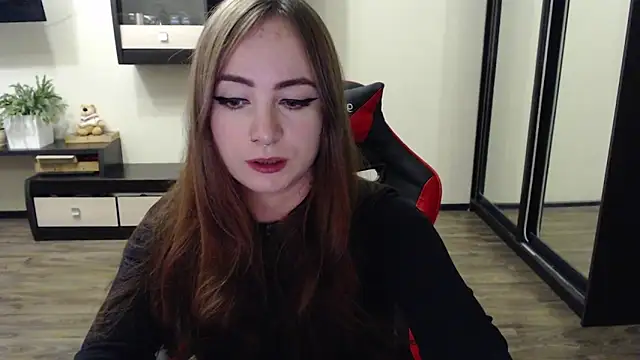 Snapshot of Laralianna chatting on 17, 9, 2025 Laralianna online show from 17, 9, 2025