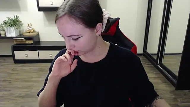 Snapshot of Laralianna chatting on 21, 9, 2025 Laralianna online show from 21, 9, 2025