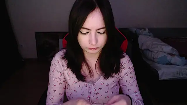 Snapshot of Laralianna chatting on 5, 12, 2025 Laralianna online show from 5, 12, 2025