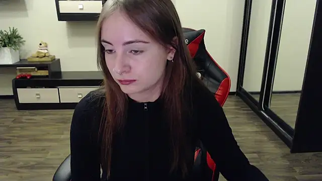 Snapshot of Laralianna chatting on 12, 9, 2025 Laralianna online show from 12, 9, 2025