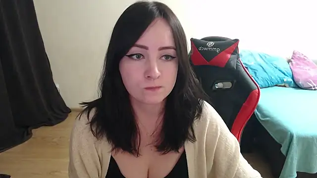 Snapshot of Laralianna chatting on 27, 10, 2025 Laralianna online show from 27, 10, 2025