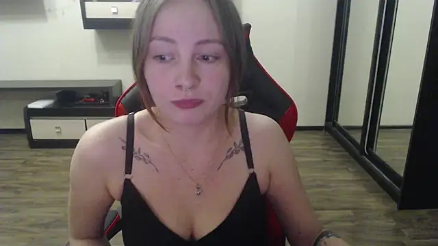 Snapshot of Laralianna chatting on 16, 3, 2025 Laralianna online show from 16, 3, 2025