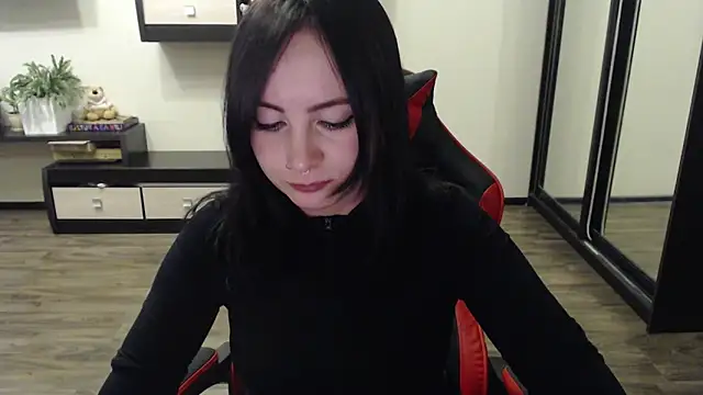 Snapshot of Laralianna chatting on 24, 9, 2025 Laralianna online show from 24, 9, 2025