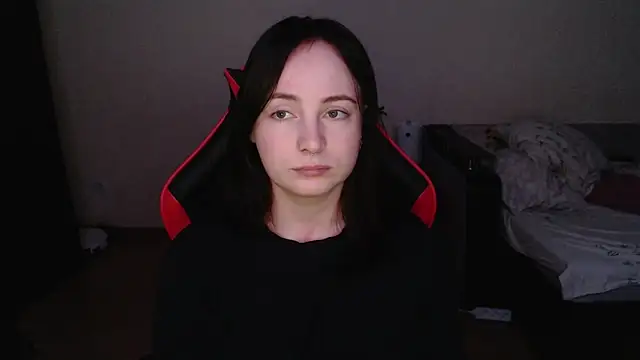 Snapshot of Laralianna chatting on 8, 11, 2025 Laralianna online show from 8, 11, 2025