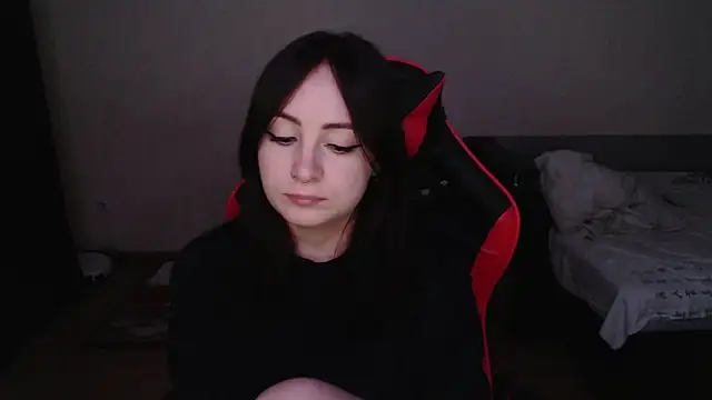 Snapshot of Laralianna chatting on 10, 11, 2025 Laralianna online show from 10, 11, 2025