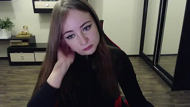 Snapshot of Laralianna chatting on 12, 9, 2025 Laralianna online show from 12, 9, 2025