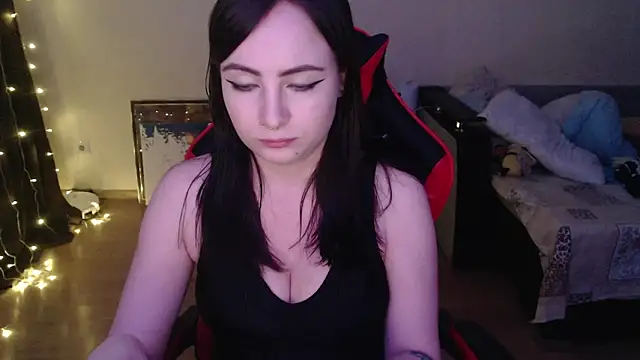 Snapshot of Laralianna chatting on 8, 1, 2026 Laralianna online show from 8, 1, 2026