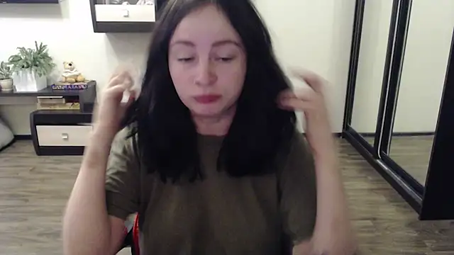 Snapshot of Laralianna chatting on 9, 10, 2025 Laralianna online show from 9, 10, 2025