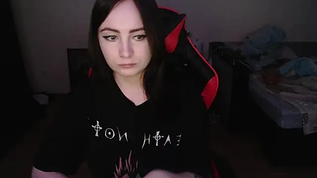 Snapshot of Laralianna chatting on 17, 12, 2025 Laralianna online show from 17, 12, 2025