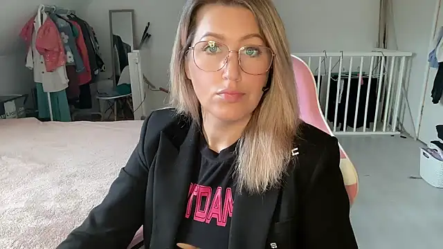 TessToy online show from 6, 11, 2025