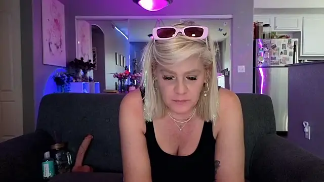 Lexi Shocker online show from 19, 5, 2026