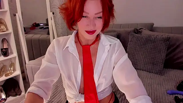 Snapshot of Jullia_Moor chatting on 27, 10, 2025 Jullia Moor online show from 27, 10, 2025