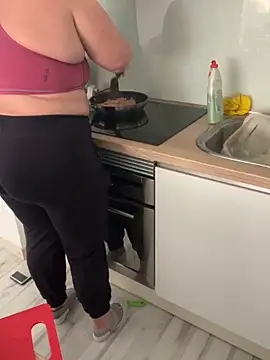 sweeti Em online show from 14, 4, 2026