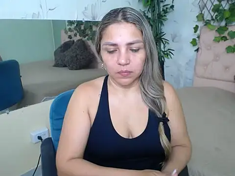 Snapshot of cum_bigass chatting on 19, 4, 2026 cum bigass online show from 19, 4, 2026