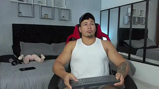 tyler hank01 online show from 15, 10, 2025