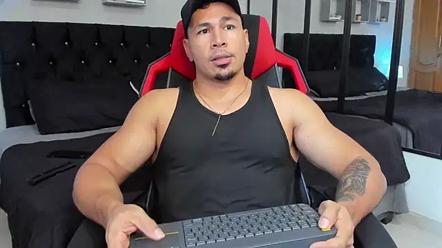 Snapshot of tyler_hank01 chatting on 1, 3, 2026 tyler hank01 online show from 1, 3, 2026