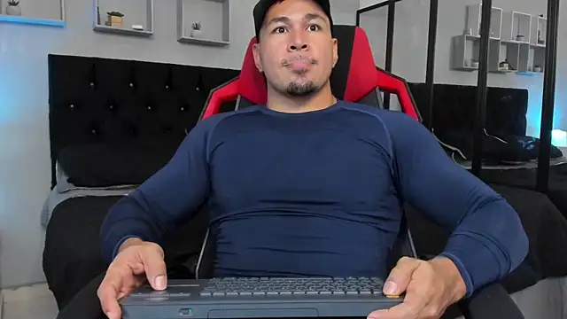 Snapshot of tyler_hank01 chatting on 25, 2, 2026 tyler hank01 online show from 25, 2, 2026