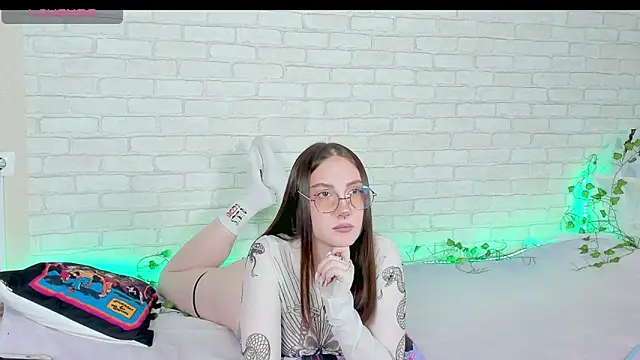 LinaKenny online show from 2, 12, 2025