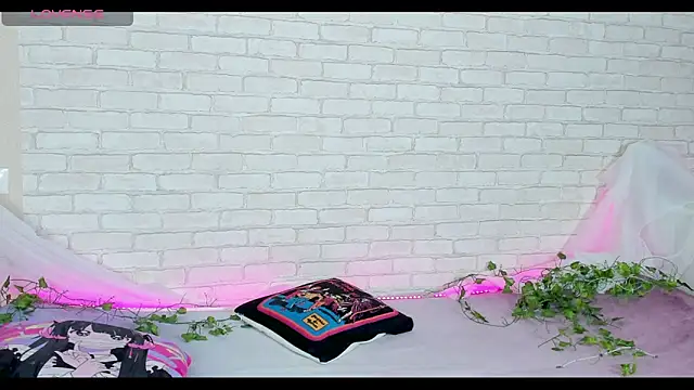 LinaKenny online show from 4, 3, 2026