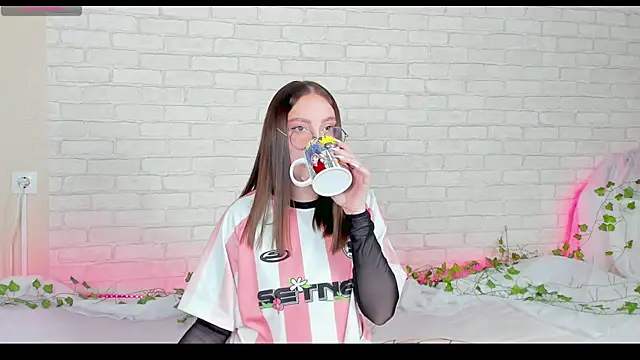 LinaKenny online show from 12, 11, 2025