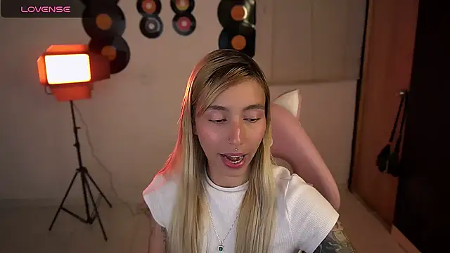 Saucy Jenn online show from 11, 4, 2026