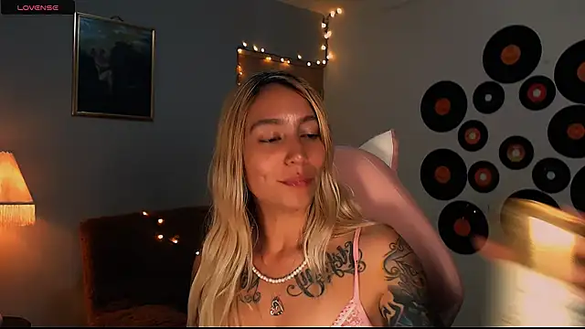 Saucy Jenn online show from 2, 3, 2025