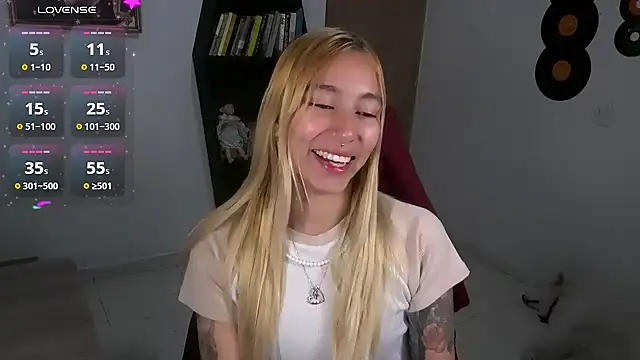 Saucy Jenn online show from 5, 10, 2025