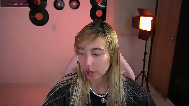 Saucy Jenn online show from 22, 3, 2026