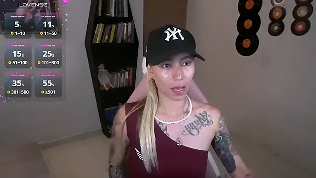 Saucy Jenn online show from 21, 9, 2025