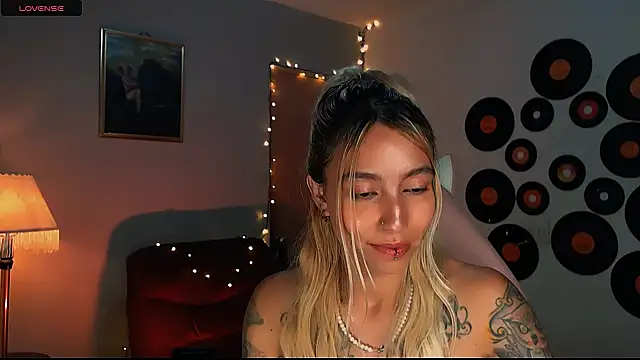 Saucy Jenn online show from 23, 2, 2025