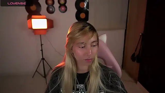 Saucy Jenn online show from 10, 4, 2026