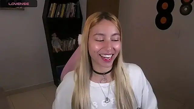 Saucy Jenn online show from 17, 10, 2025