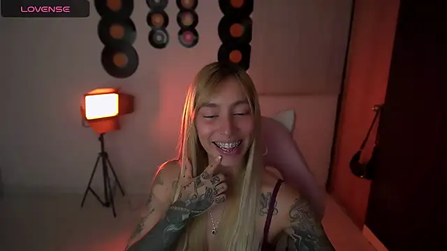 Saucy Jenn online show from 12, 4, 2026